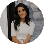Rachel-Akmakjian_-GIA-Graduate-Gemologist-Student-and-Diamond-Consultant