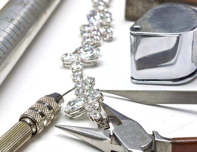 Tools for repairing a diamond necklace