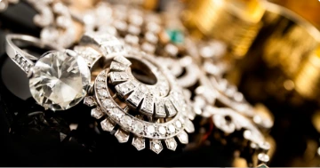 Tips to Keep Your Jewelry Looking New and Feeling Clean