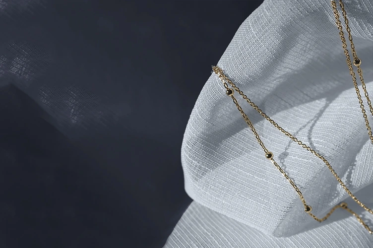 How To Untangle A Necklace Like The Pros