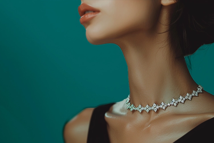choker-style pearl necklace 