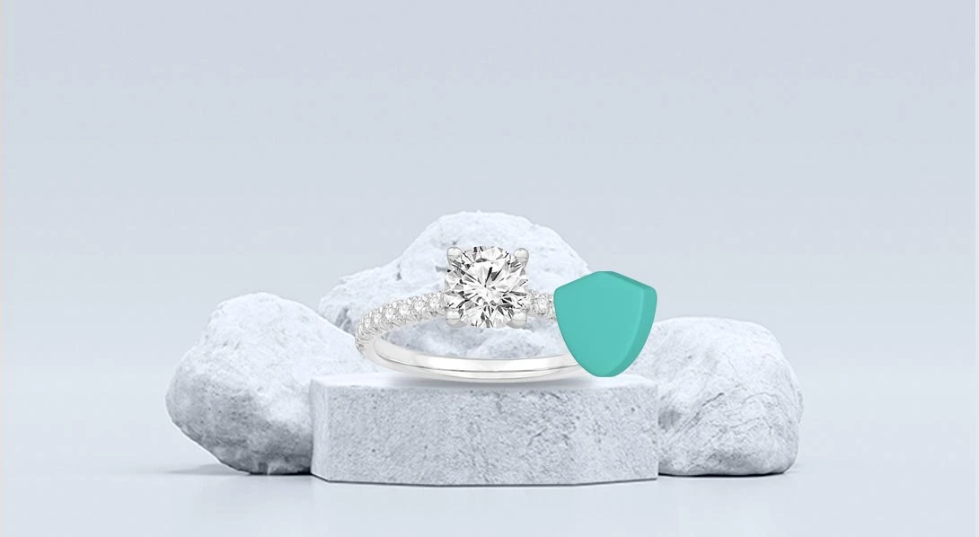 Diamond_ring_on_display