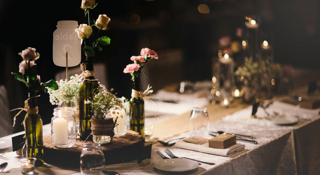 dinning-table-with-flowers