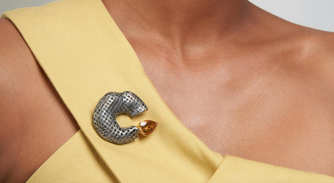 BROOCH-ON-NECK