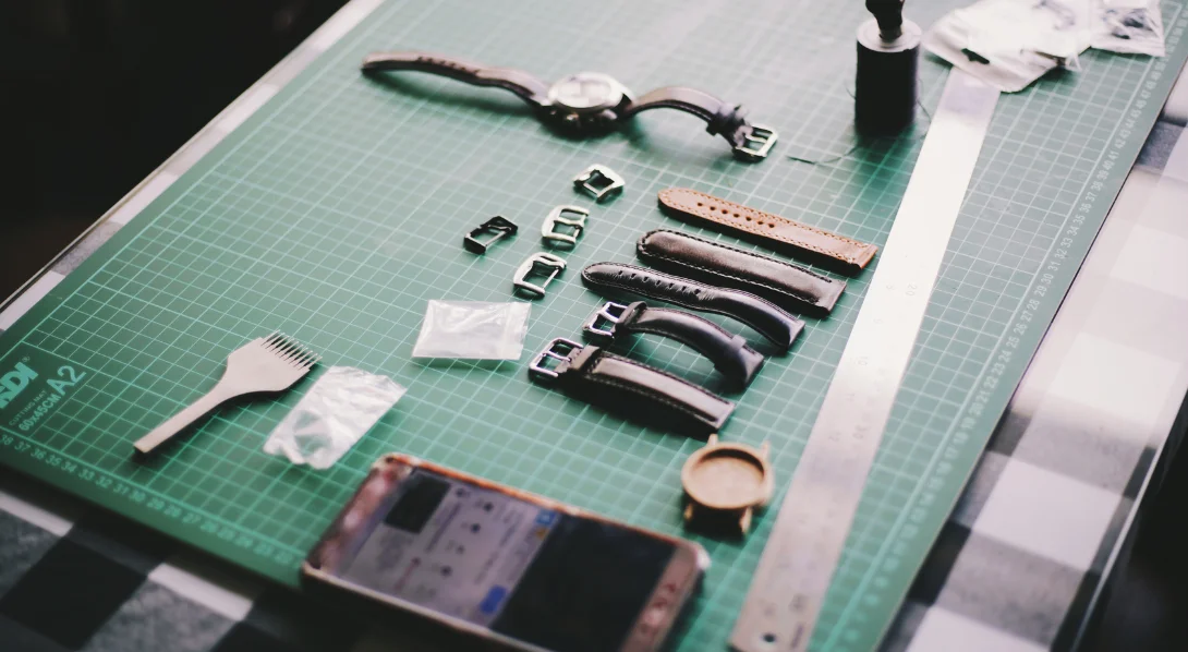 watch-accessories-on-table